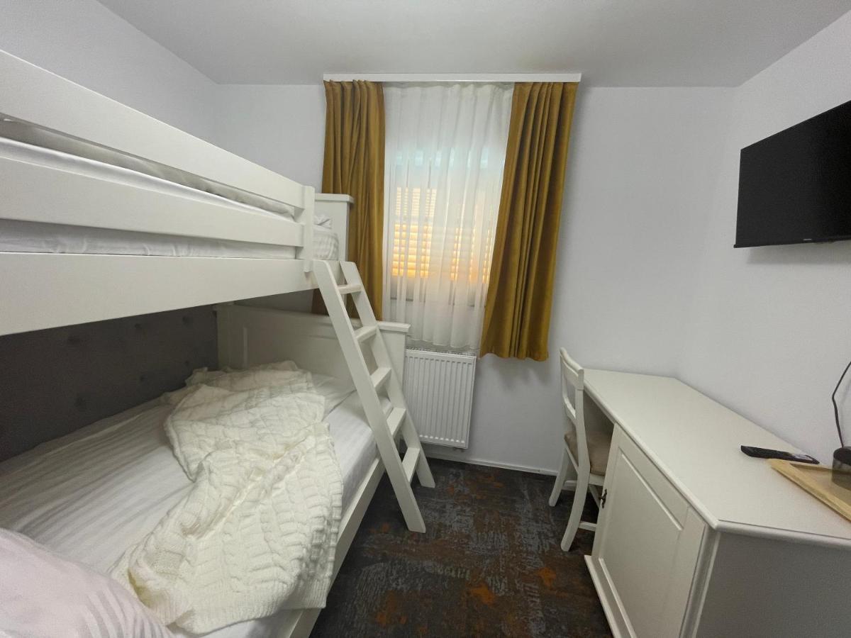 Pensiunea Alexolar New One Arada Экстерьер фото