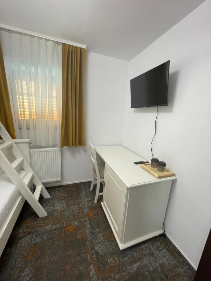 Pensiunea Alexolar New One Arada Экстерьер фото